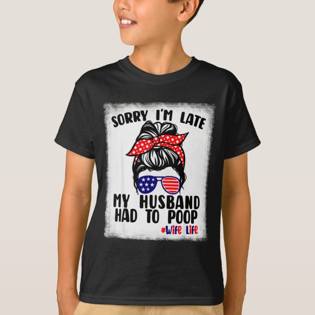 Camiseta Desculpe, o falecido marido teve que fazer cocô, v (Frente)