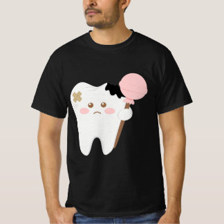 Camiseta Desenho animado de dente cariado fofo segurando pi