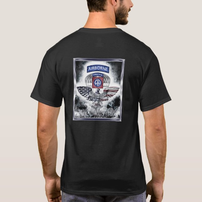 Camiseta Desenho de armação explosiva da 82ª Divisão Aerotr (Verso)