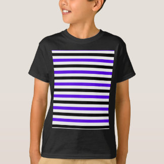Camiseta Desenho de listras azuis pretas e brancas