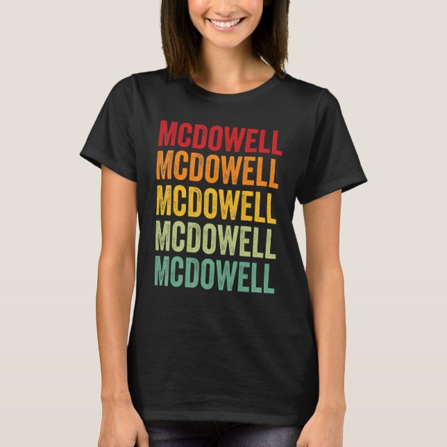 Camiseta Desenho de texto arco-íris do Condado de McDowell  (Frente)