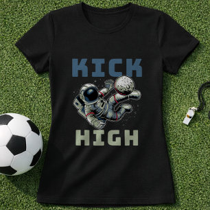 Camiseta Desenho Divertido de Chute de Futebol Espacial de