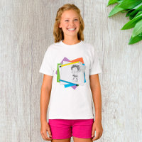 Desenho Esboço de Menina Jovial com Lápis Colorido