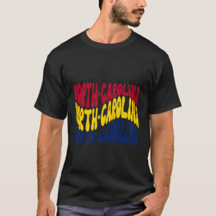 Camiseta Desenho Patriótico de Texto Ondulado da Carolina d