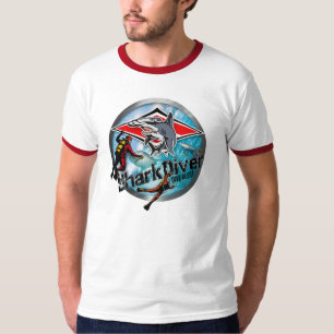 Camiseta desenhos animados do mergulhador do tubarão