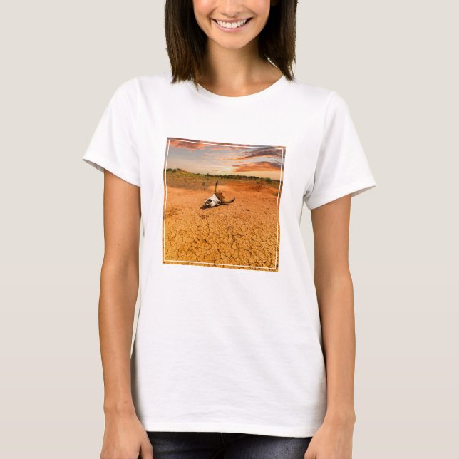 Camiseta Desertos | Deserto com Crânio de Vaca (Frente)