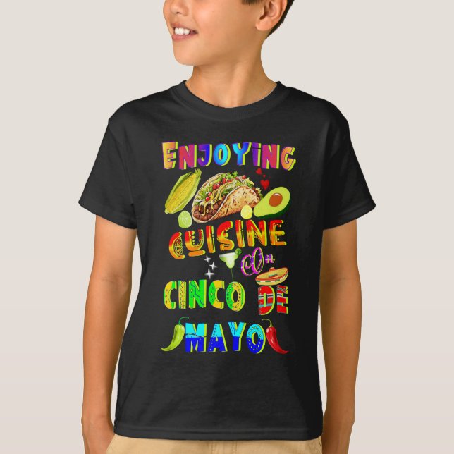 Camiseta Desfrutando Da Cuisine Em Cinco De Mayo (Frente)