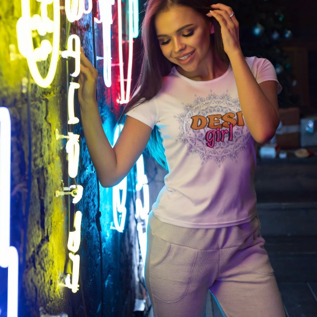Camiseta Desi Girl T-Shirt (Criador carregado)