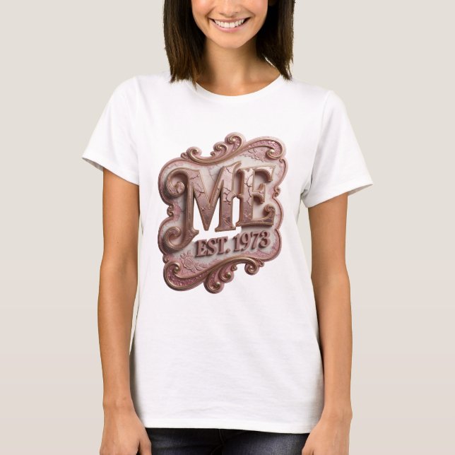 Camiseta Design Crisp Gold ME EST 1973 (Frente)