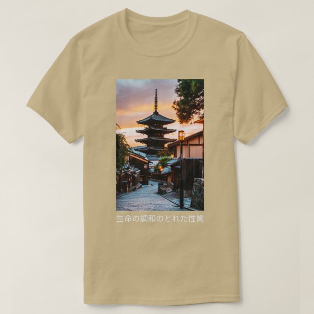 Camiseta Design de cenário em torre japonesa (Frente do Design)