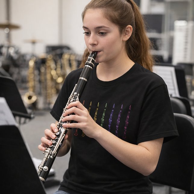 Camiseta Design de Clarinete Arco-Íris para Músicos (A dark tshirt with clarinets in red, orange, yellow, green, blue, pink and purple.)