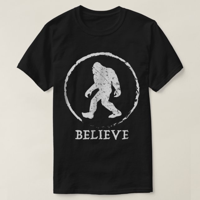 Camiseta Design de Criptídeo Bigfoot Acredite (Frente do Design)