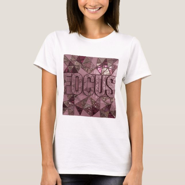Camiseta Design de declaração FOCUS Rosa Marcante (Frente)