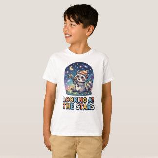 Camiseta Design de desenho animado de guaxinim olhando estr