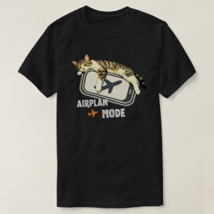 Camiseta Design de Gato em Modo Avião Minimalista
