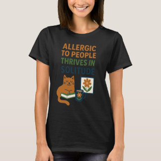 Camiseta Design de Gato Introvertido Divertido com Livros e