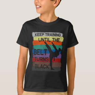 Camiseta Design de Karate Continue Treinando Até o Cinto Fi