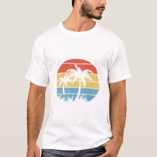 Camiseta Design de Listra Retro com Palmeiras ao Pôr do Sol
