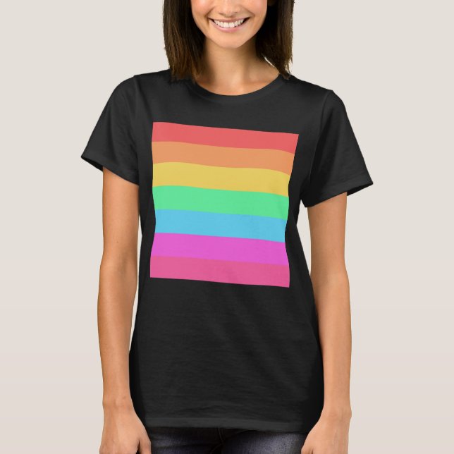 Camiseta Design de Listras em Cores de Arco-íris Pastel (Frente)
