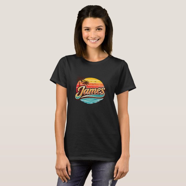Camiseta Design de Nome Tropical Pôr do Sol Retro James (Frente Completa)