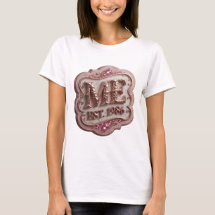 Camiseta Design de Slogan ME EST 1986 Dourado Divertido