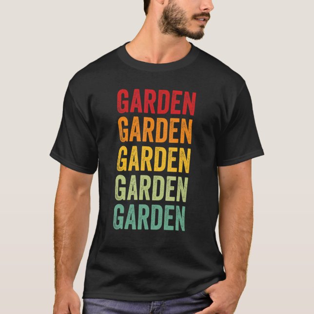Camiseta Design de Texto Arco-íris do Condado de Garden Neb (Frente)