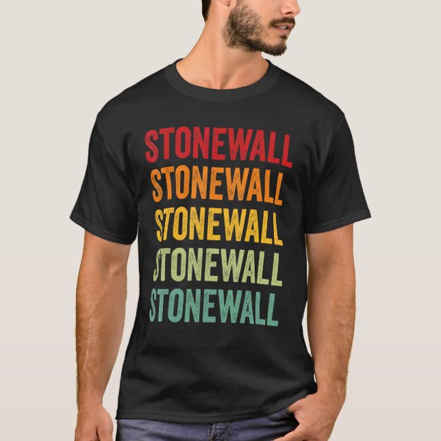 Camiseta Design de texto Rainbow do Condado de Stonewall (Frente)