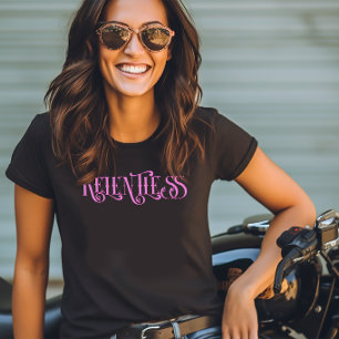 Camiseta Design de Tipografia Implacável Rosa