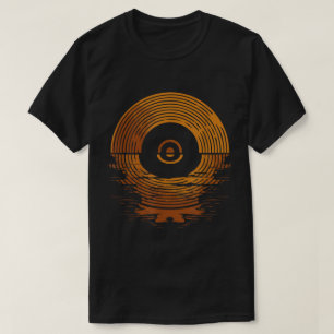 Camiseta Design de Vinil Retrô Pôr do Sol