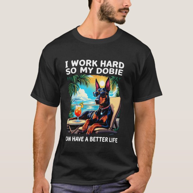 Camiseta Design Divertido de Doberman Eu Trabalho Duro Aman (Frente)