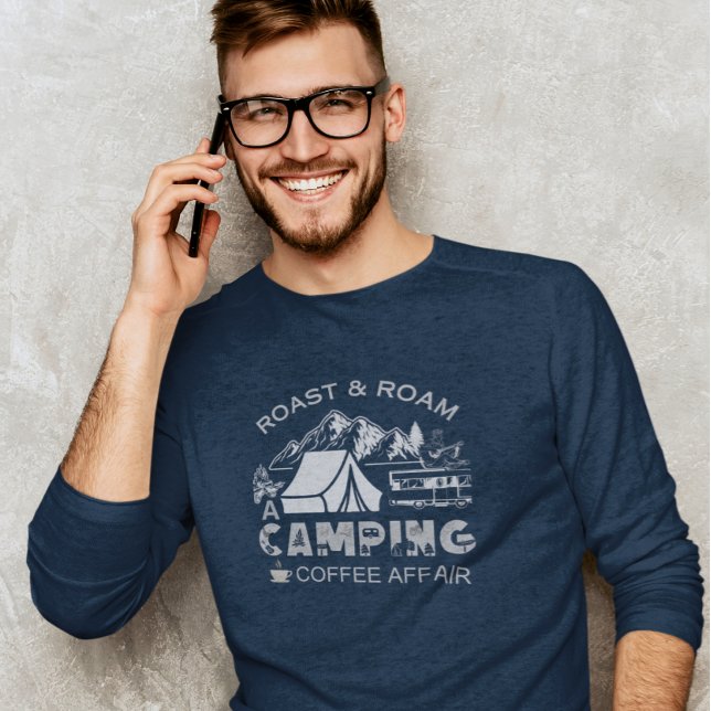 Camiseta Design do Caso de Café de Campanha do Roast & Roam (Criador carregado)