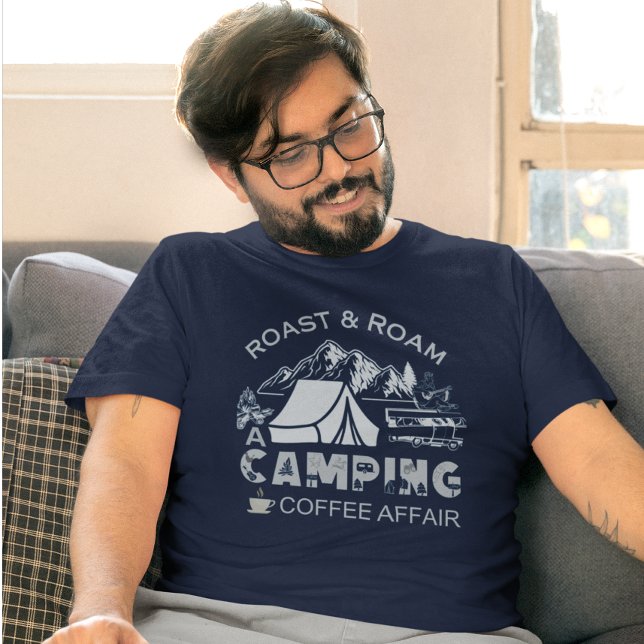 Camiseta Design do Caso de Café de Campanha do Roast & Roam (Criador carregado)