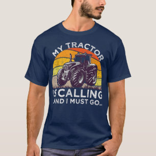 Camiseta Design do Condado Meu Trator Está Ligando Para Eu