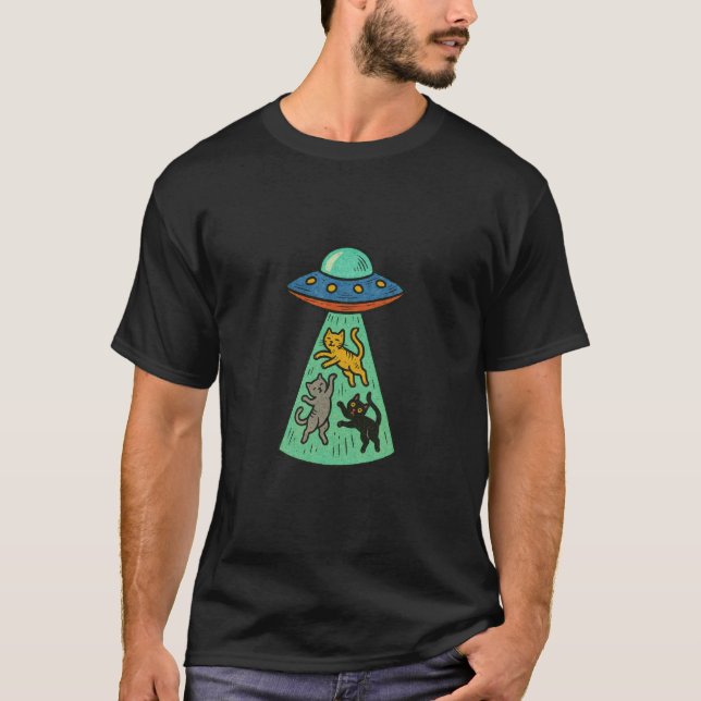 Camiseta Design Engraçado de UFO Levando Gatos Temática Ali (Frente)