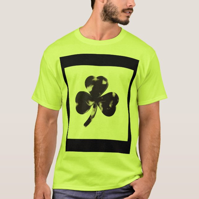 Camiseta Design minimalista de Black Clover. (Frente)