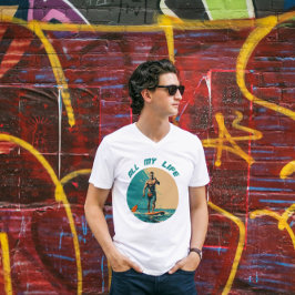 Camiseta Design vibrante com o homem no conselho da pá sup