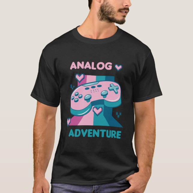Camiseta Designs Analog Adventure Retro Funny Gamer Present (Frente)
