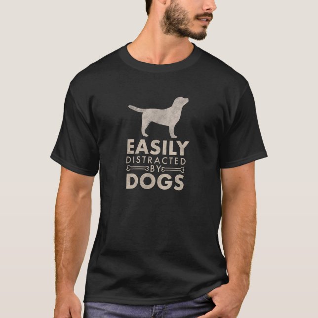 Camiseta Deslocado Facilmente Por Cães - Impressão de Distâ (Frente)