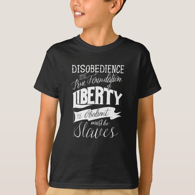 Camiseta Desobediência - citações de Henry David Thoreau (Frente)