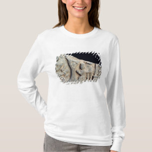 Camiseta Detalhe de friso do alivio que descreve assentado