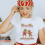 Camiseta Detentor da Tia Gingerpão Reveal de Gênero<br><div class="desc">Esta camisa da tia Reveal de Gênero Gingerpão é perfeita para qualquer Revelação de Natal! Apresentando o "Ele ou ela,  só a tia sabe o que será o biscoito." design,  esta camisa adorável é ideal para a tia que é responsável por manter o segredo.</div>