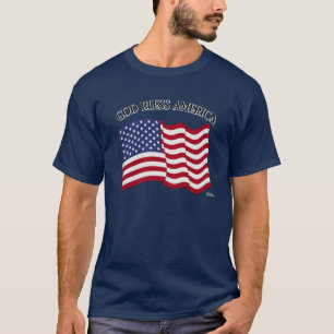 Camiseta DEUS ABENÇOE A AMÉRICA com a bandeira dos EUA