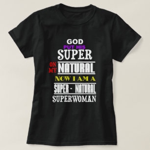 Camiseta Deus é super em minha natureza me tornou super-mu