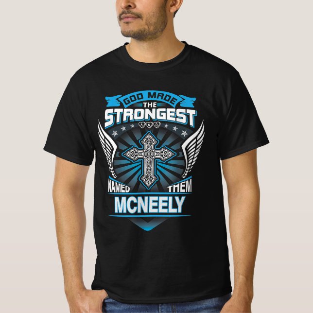 Camiseta Deus Fez Os Mais Fortes E Os Chamou Mcneely (Frente)