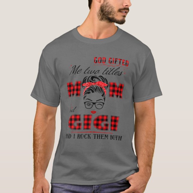 Camiseta Deus Me Deu Dois Títulos Mãe E GIGI Piscar os olho (Frente)