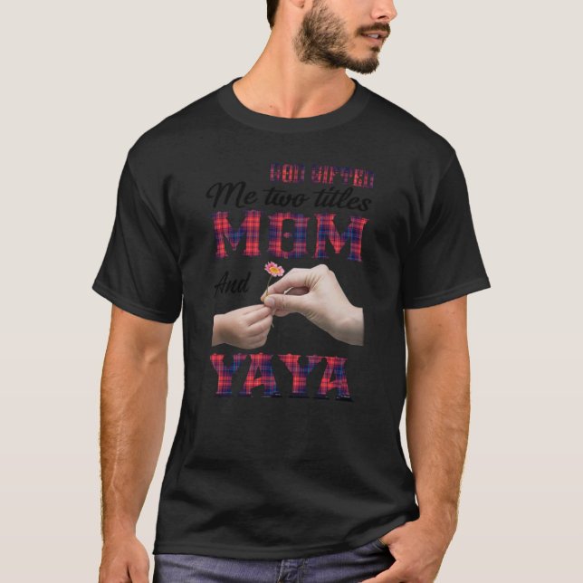 Camiseta Deus Me Deu Dois Títulos Mãe E Yaya (Frente)