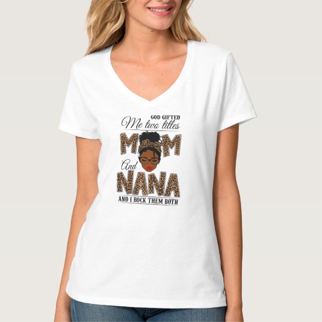 Camiseta Deus Me Deu Dois Títulos Mãe Nana Leopard Black (Frente)