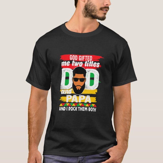Camiseta Deus Me Deu Dois Títulos Pai Preta E Papai Feliz F (Frente)