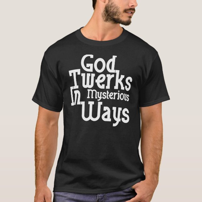 Camiseta Deus Twerks em maneiras misteriosas (Frente)