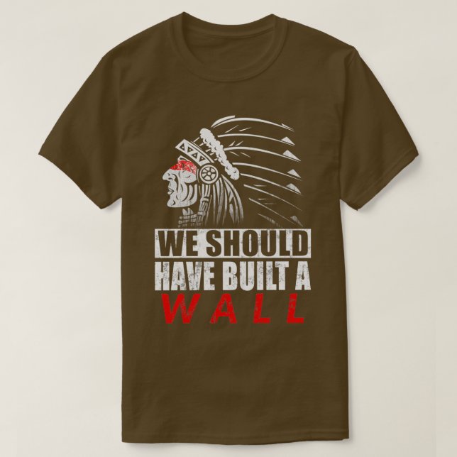 Camiseta Devíamos ter construído um Muro de Orgulho America (Frente do Design)